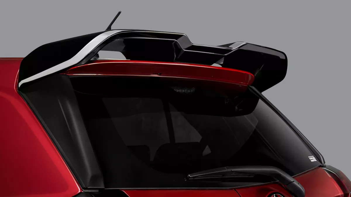 Sporty Roof Spoiler